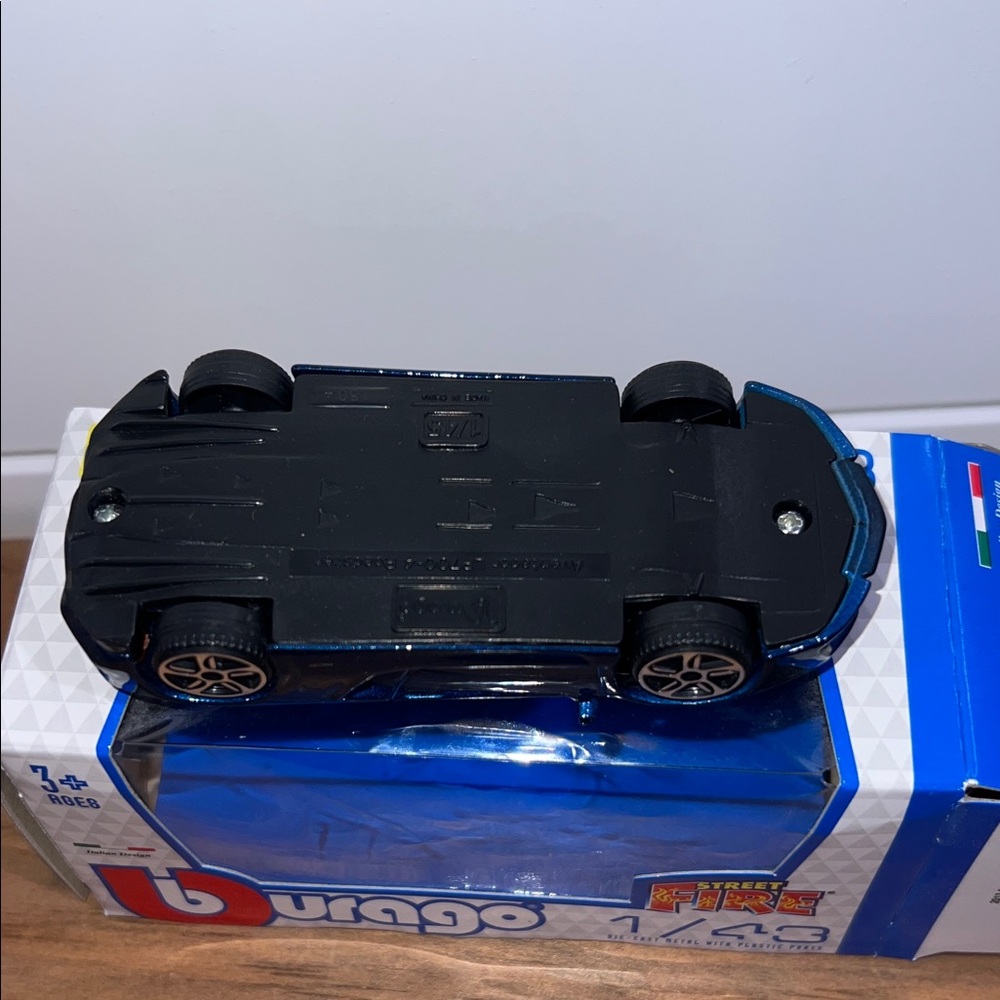 Bburago Street Fire 1/43 Navy Blue Lamborghini Die-Cast Toy Car - Picture 7 of 10